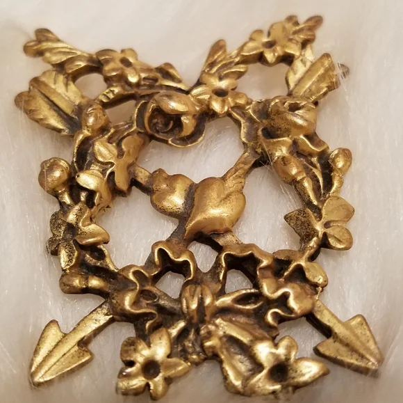 Women’s Vintage Lapel Pin Brooch Romantic Heart Arrow Floral Laurel Leaf Motif - Picture 10 of 11